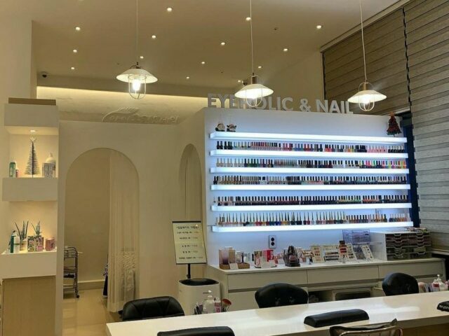 Eyeholic & Nail Eyeholic & Nail